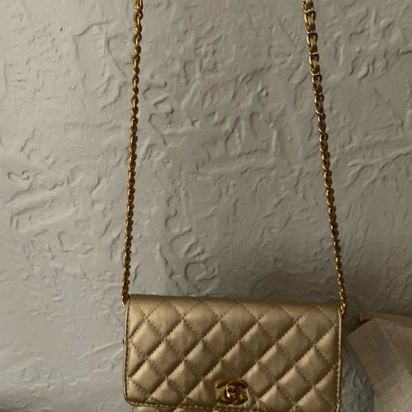 Authentic Chanel Beige Clair Caviar Medium Classic - Picture 2 of 2